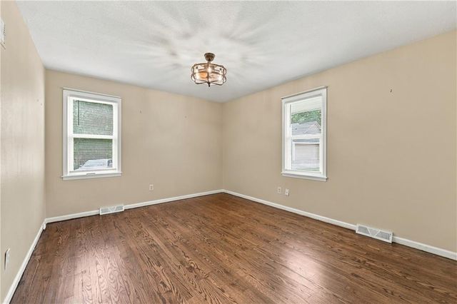313 SW 18th St Terrace, Blue Springs, MO 64015