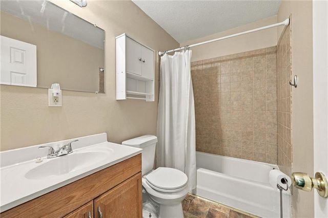 313 SW 18th St Terrace, Blue Springs, MO 64015