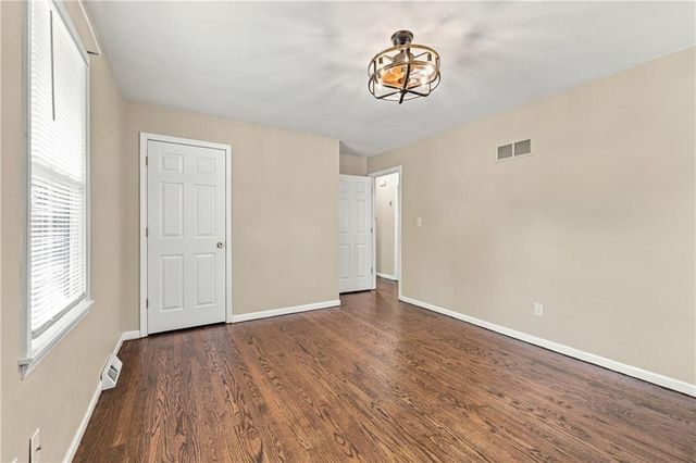 313 SW 18th St Terrace, Blue Springs, MO 64015