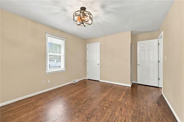 313 SW 18th St Terrace, Blue Springs, MO 64015