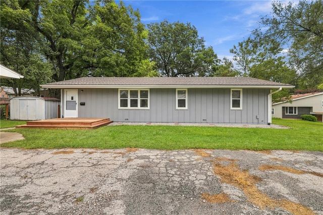 313 SW 18th St Terrace, Blue Springs, MO 64015