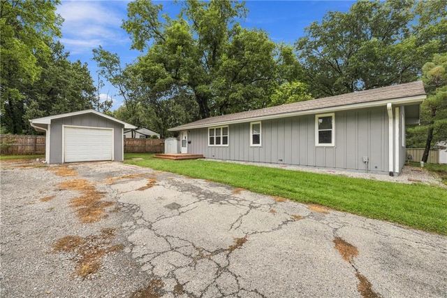 313 SW 18th St Terrace, Blue Springs, MO 64015