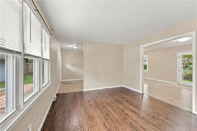313 SW 18th St Terrace, Blue Springs, MO 64015