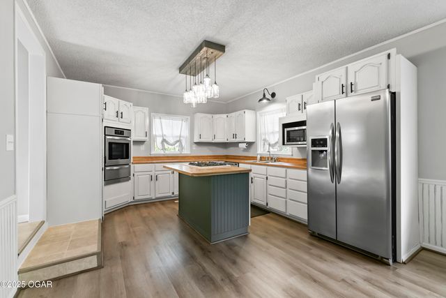 17546 State Highway 96, Carthage, MO 64836