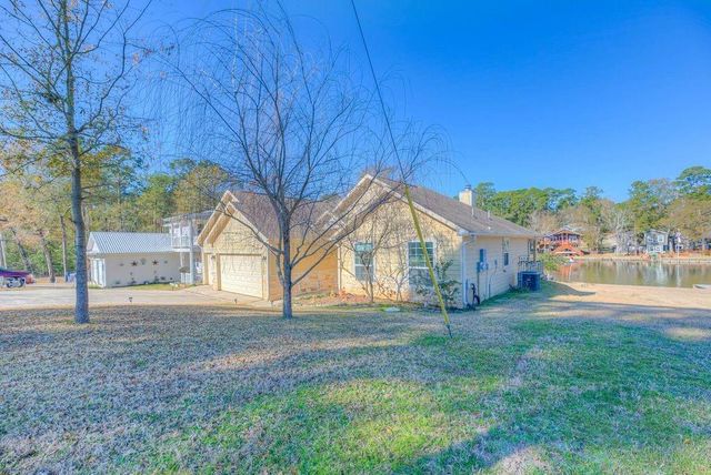293 Twin Magnolia, Onalaska, TX 77360