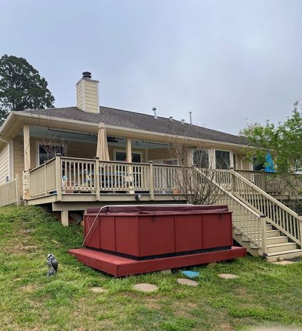 293 Twin Magnolia, Onalaska, TX 77360