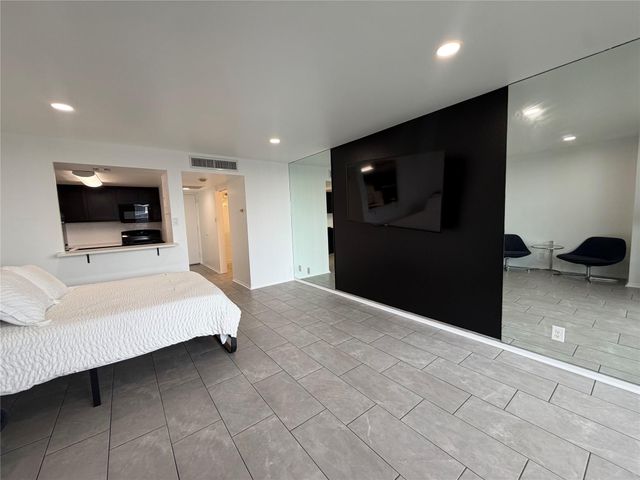 2016 Main Street 916, Houston, TX 77002
