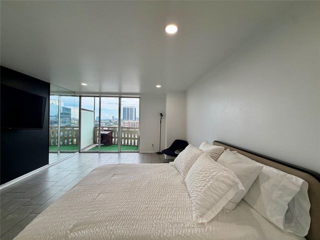 2016 Main Street 916, Houston, TX 77002
