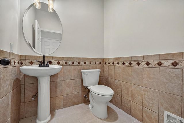 2506 Constitution Way, New Windsor, NY 12553