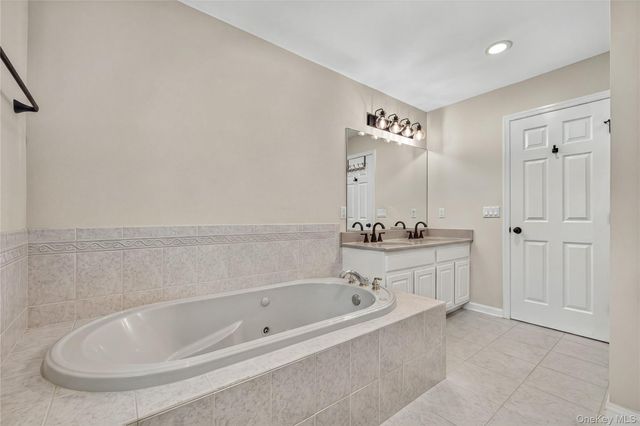 2506 Constitution Way, New Windsor, NY 12553