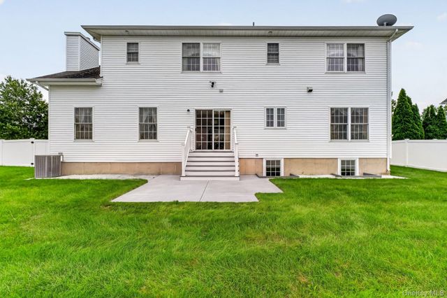 2506 Constitution Way, New Windsor, NY 12553