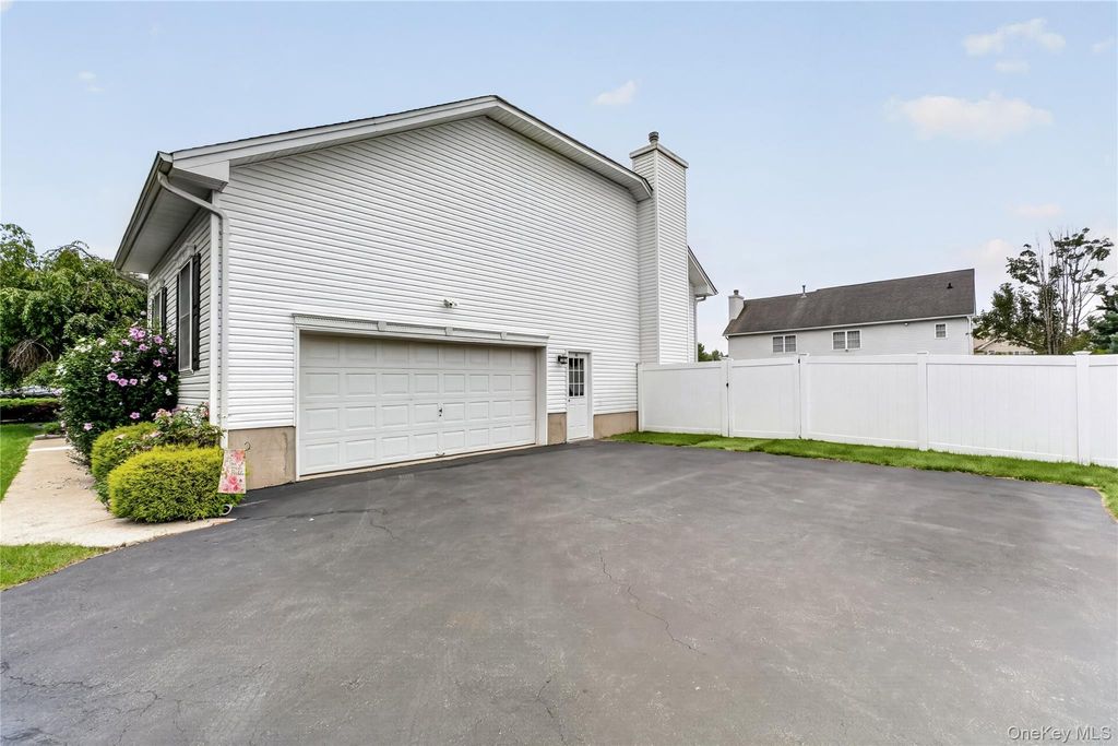 2506 Constitution Way, New Windsor, NY 12553 — photo 4