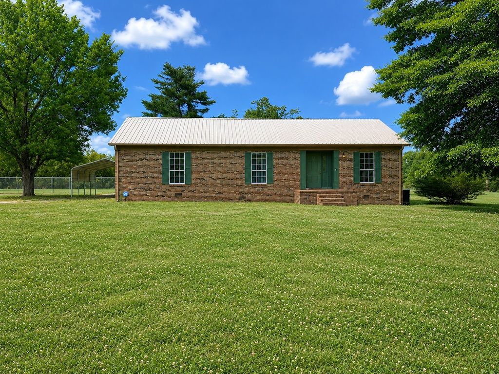 324 Oak St, Summertown, TN 38483