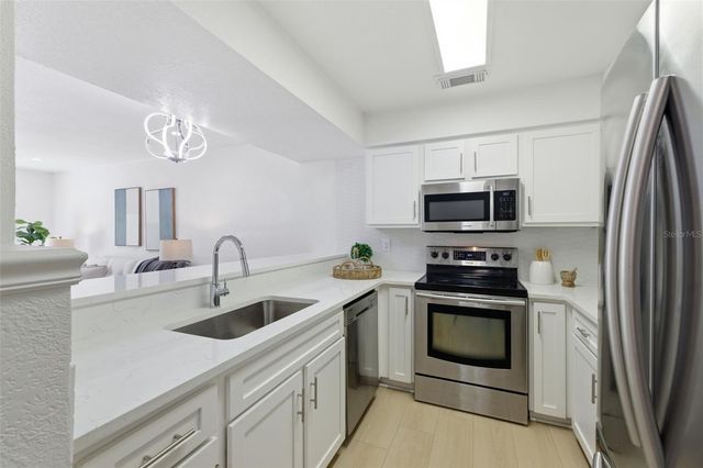 1555 CHATEAUX DE VILLE COURT, Clearwater, FL 33764