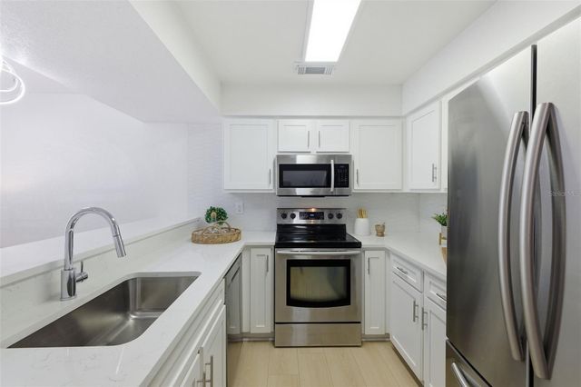 1555 CHATEAUX DE VILLE COURT, Clearwater, FL 33764