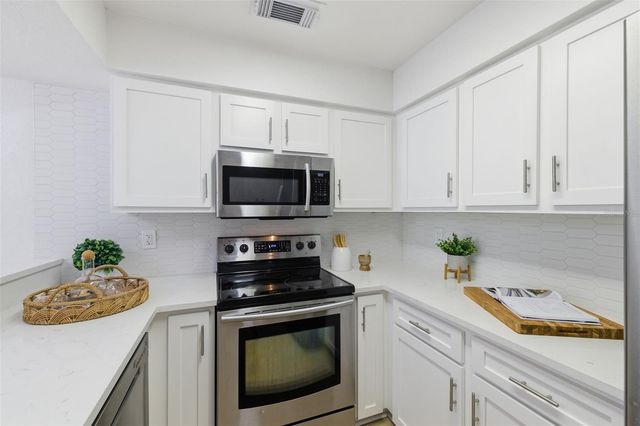 1555 CHATEAUX DE VILLE COURT, Clearwater, FL 33764