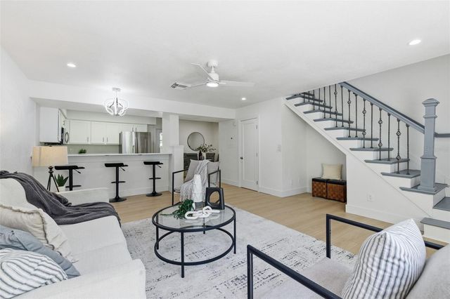 1555 CHATEAUX DE VILLE COURT, Clearwater, FL 33764