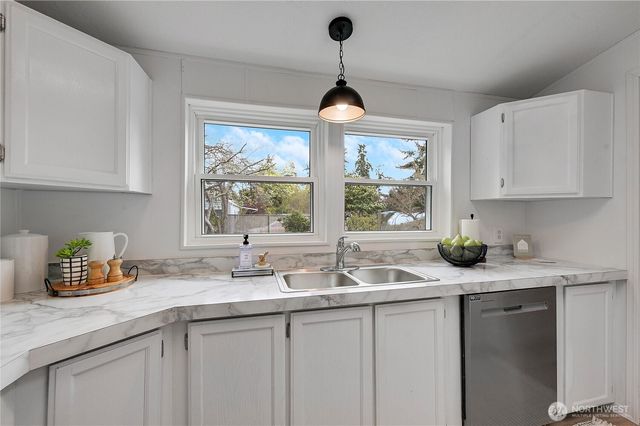 2090 Victoria Avenue, Port Townsend, WA 98368