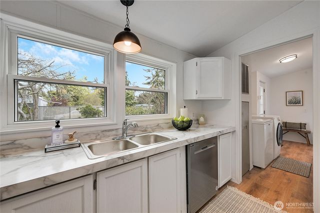 2090 Victoria Avenue, Port Townsend, WA 98368
