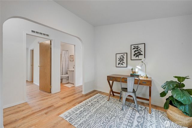 2090 Victoria Avenue, Port Townsend, WA 98368