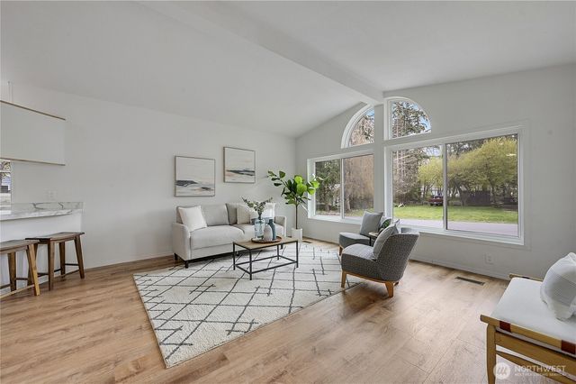 2090 Victoria Avenue, Port Townsend, WA 98368