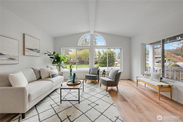 2090 Victoria Avenue, Port Townsend, WA 98368