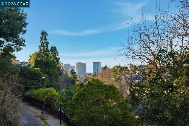 780 Carlston Ave, Oakland, CA 94610