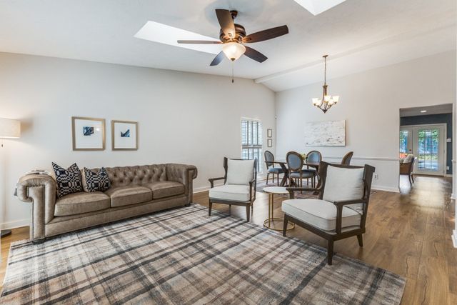 10819 Wallbrook Drive, Dallas, TX 75238