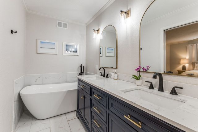 10819 Wallbrook Drive, Dallas, TX 75238