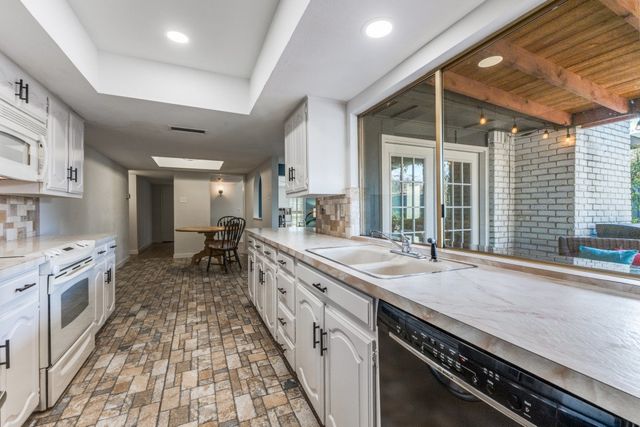 10819 Wallbrook Drive, Dallas, TX 75238