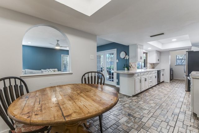 10819 Wallbrook Drive, Dallas, TX 75238