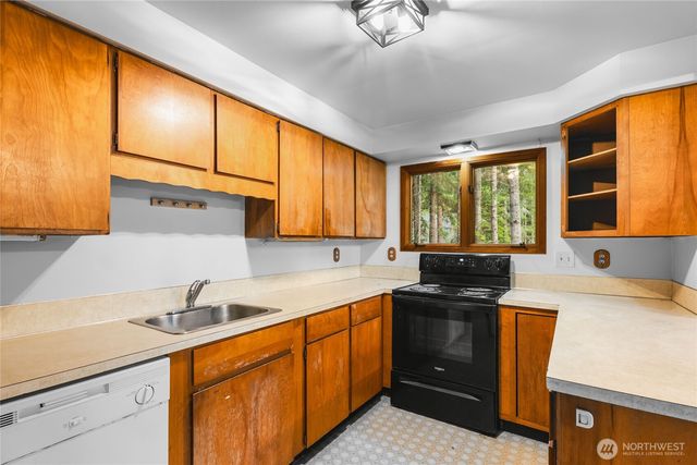 17118 Riverview Way E, Enumclaw, WA 98022