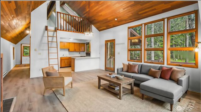 17118 Riverview Way E, Enumclaw, WA 98022