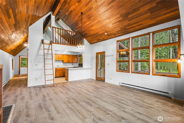 17118 Riverview Way E, Enumclaw, WA 98022