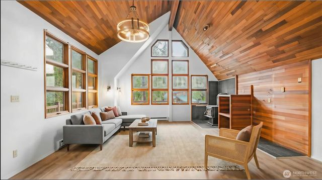 17118 Riverview Way E, Enumclaw, WA 98022