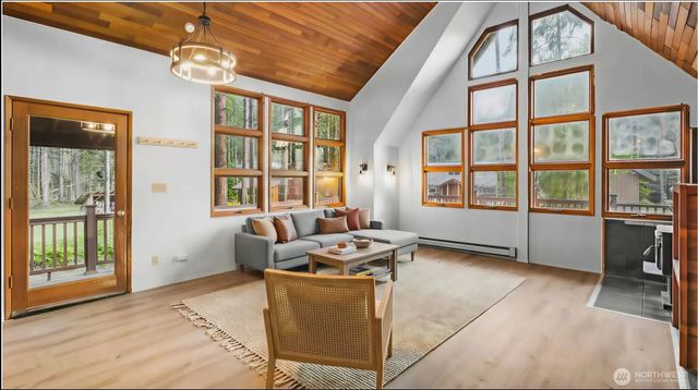 17118 Riverview Way E, Enumclaw, WA 98022