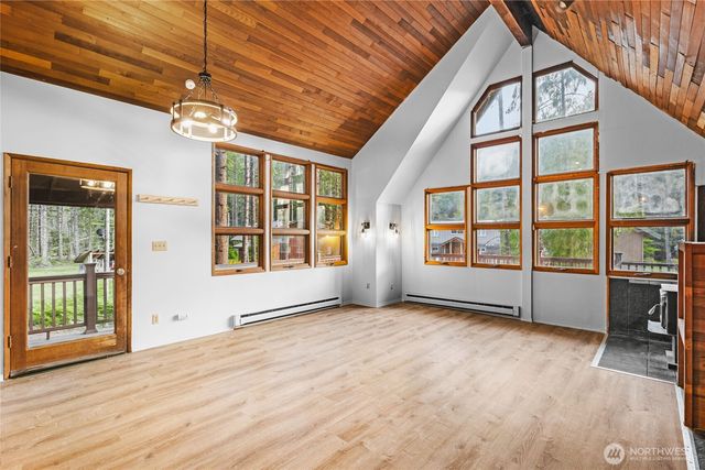 17118 Riverview Way E, Enumclaw, WA 98022