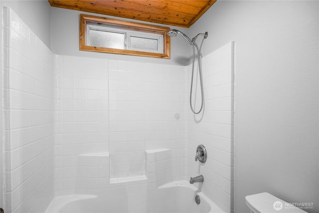 17118 Riverview Way E, Enumclaw, WA 98022