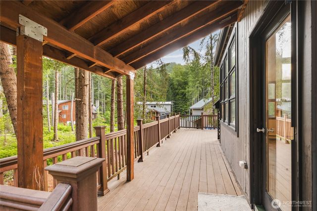 17118 Riverview Way E, Enumclaw, WA 98022