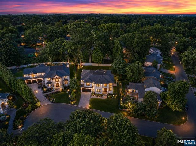 3 Mountain View Court, Demarest, NJ 07627