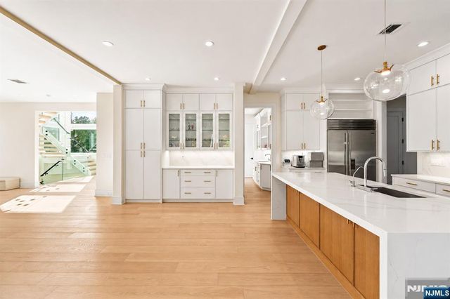 3 Mountain View Court, Demarest, NJ 07627