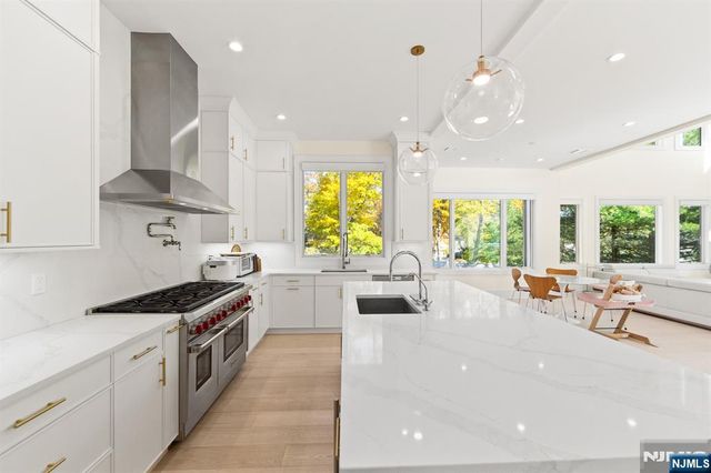 3 Mountain View Court, Demarest, NJ 07627