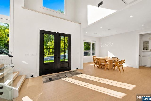 3 Mountain View Court, Demarest, NJ 07627
