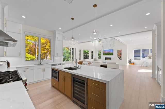 3 Mountain View Court, Demarest, NJ 07627