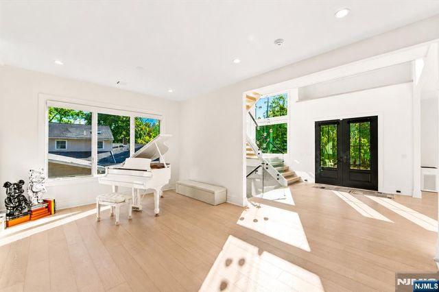 3 Mountain View Court, Demarest, NJ 07627