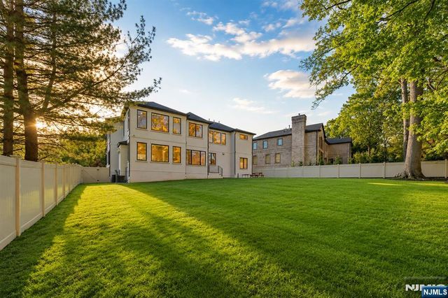 3 Mountain View Court, Demarest, NJ 07627