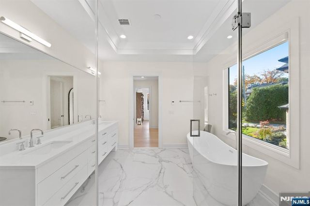 3 Mountain View Court, Demarest, NJ 07627