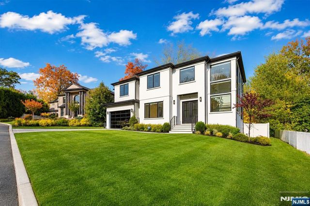 3 Mountain View Court, Demarest, NJ 07627
