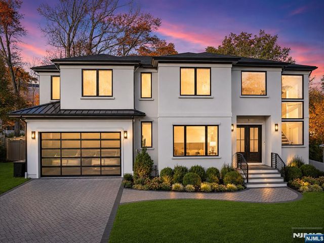 3 Mountain View Court, Demarest, NJ 07627