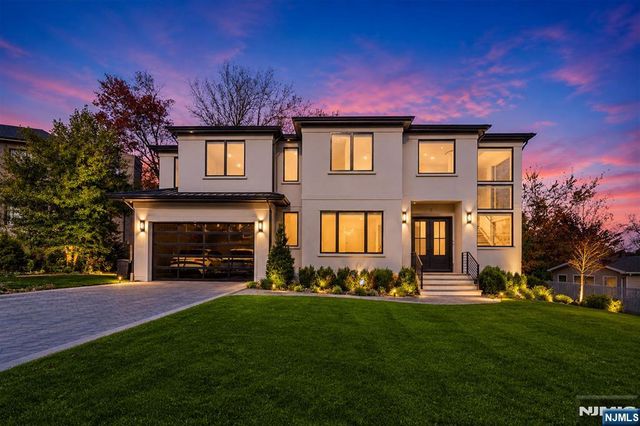 3 Mountain View Court, Demarest, NJ 07627